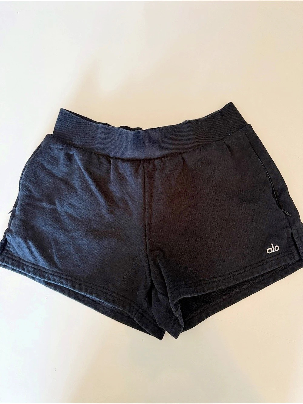 alo Athletic Shorts in Black Size Small